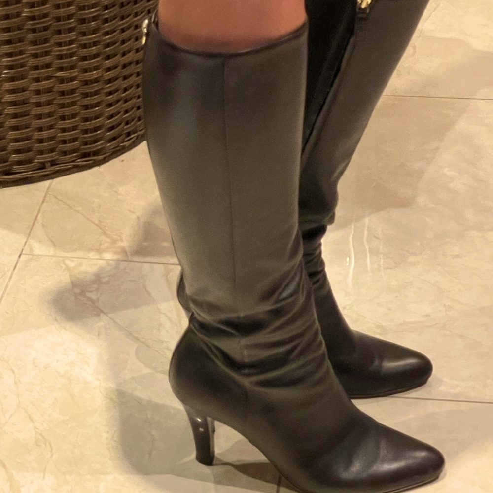 Gucci leather boots dark brown size 7.